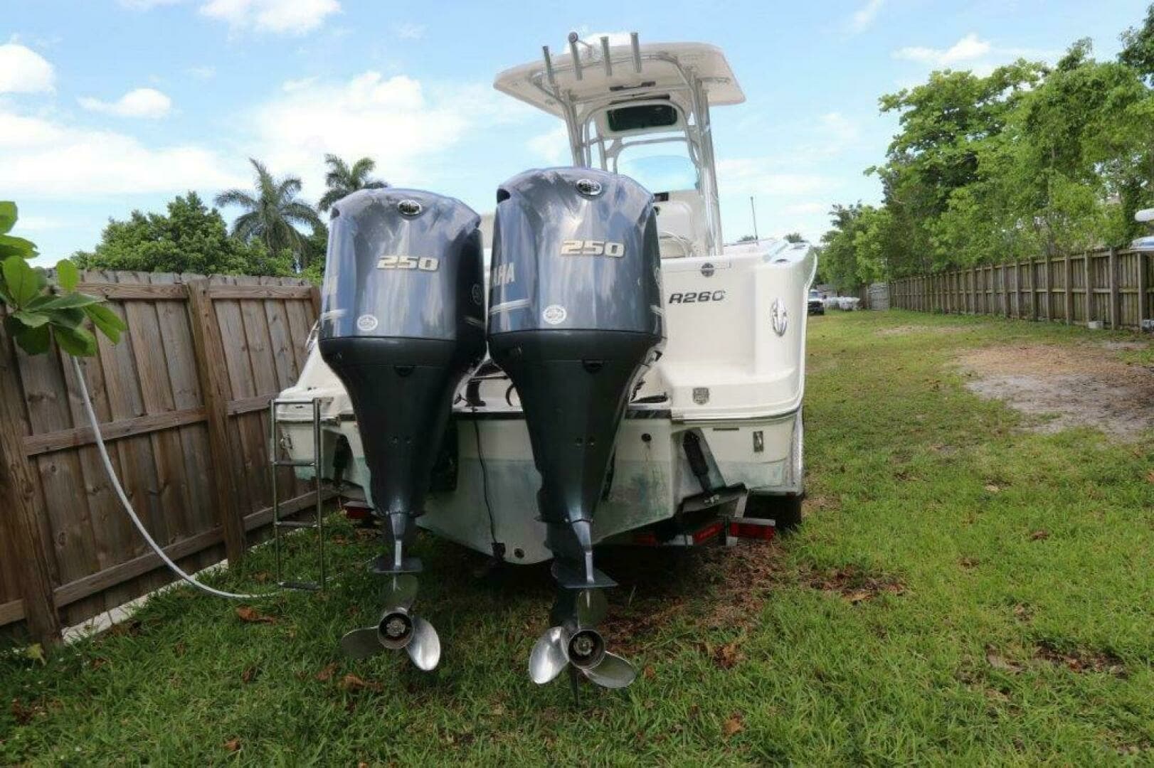2017 Robalo R260 Center Console - Image 10