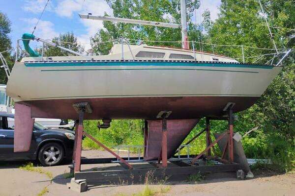 1977 Islander 28