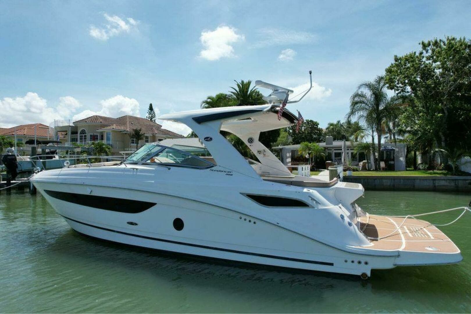 2016 Sea Ray 350 Sundancer - Image 2