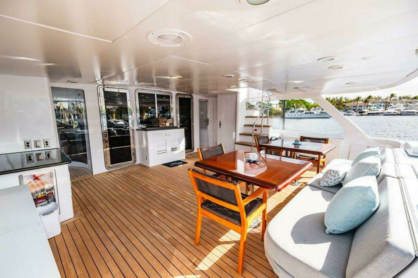 1995 Hatteras Flybridge Motor Yacht - Image 71