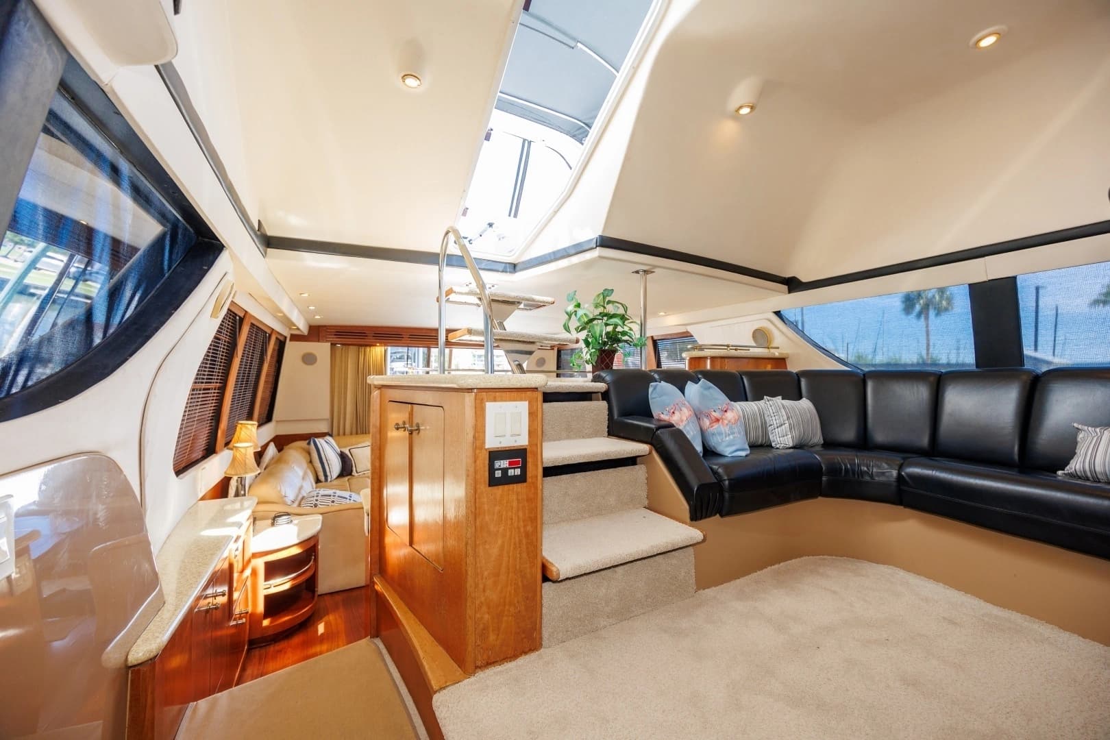 1999 Carver 530 Voyager - Image 13