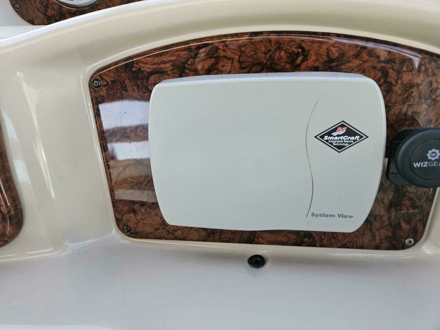 2004 Sea Ray 320 - Image 12