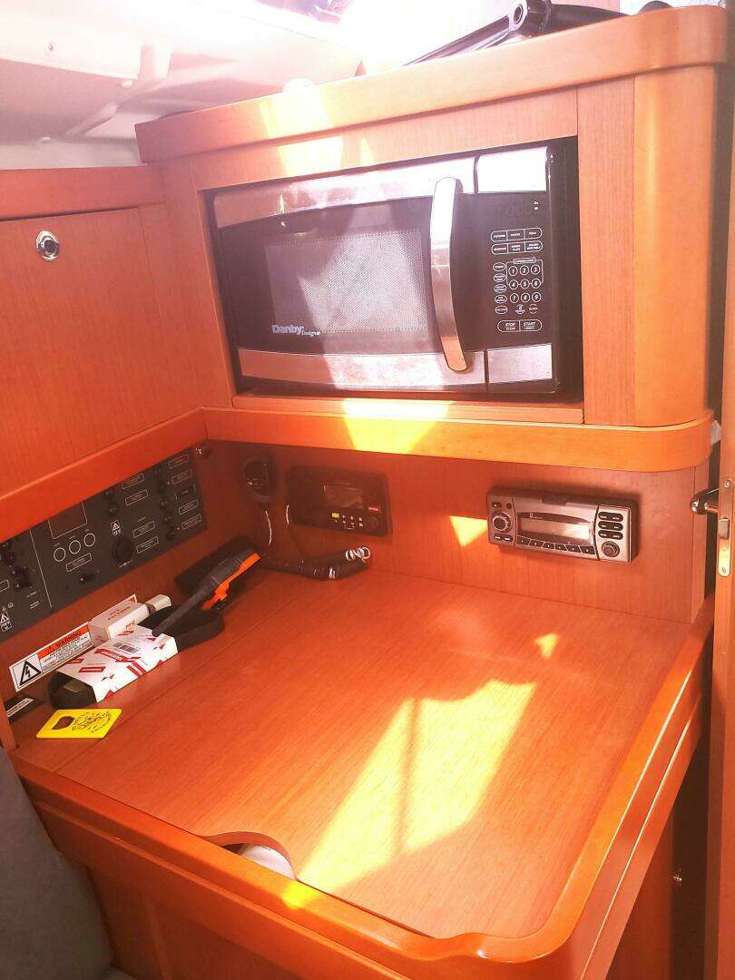 2015 Beneteau Oceanis - Image 23