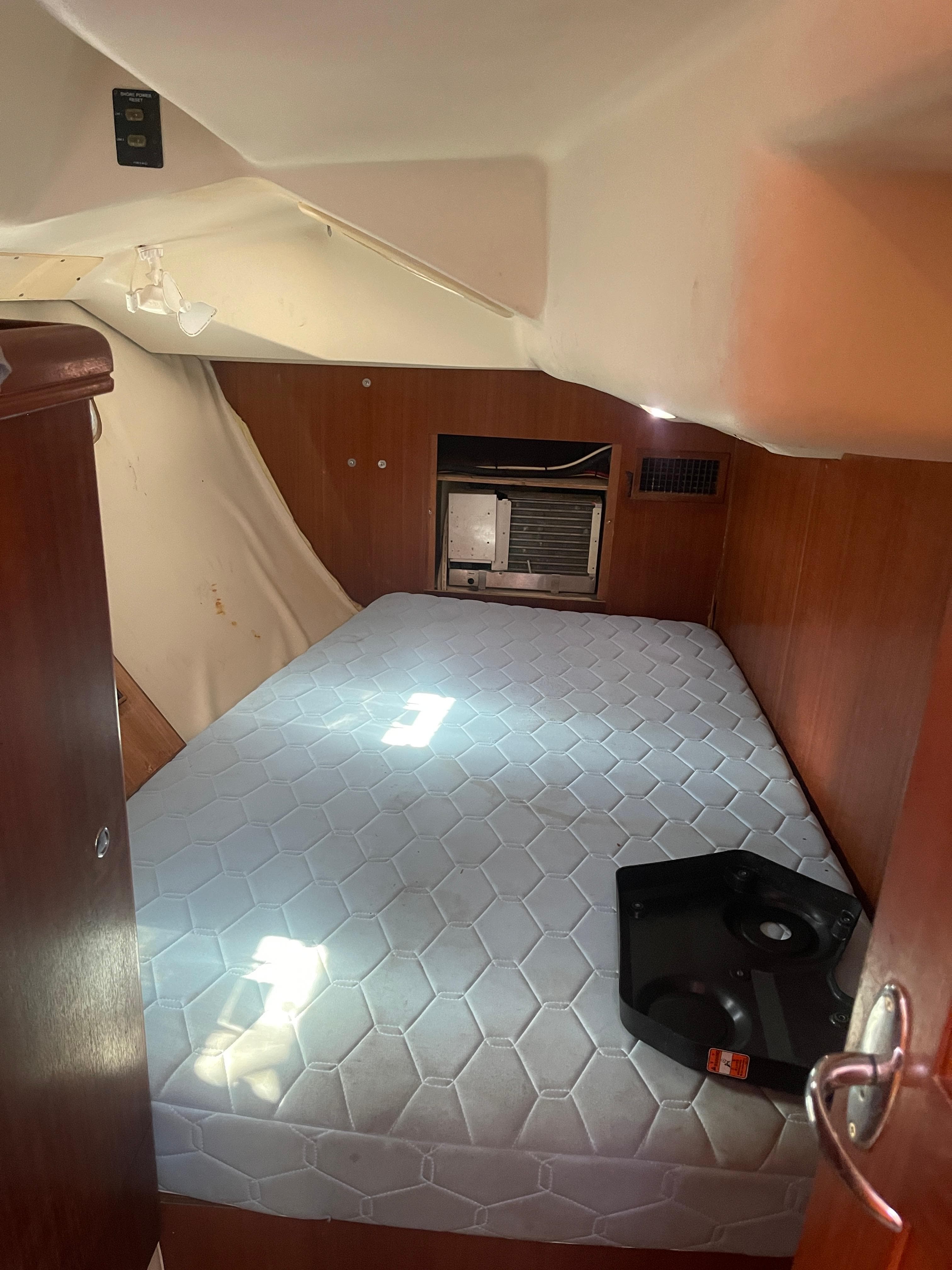 2004 Hunter 44 Deck Salon - 56