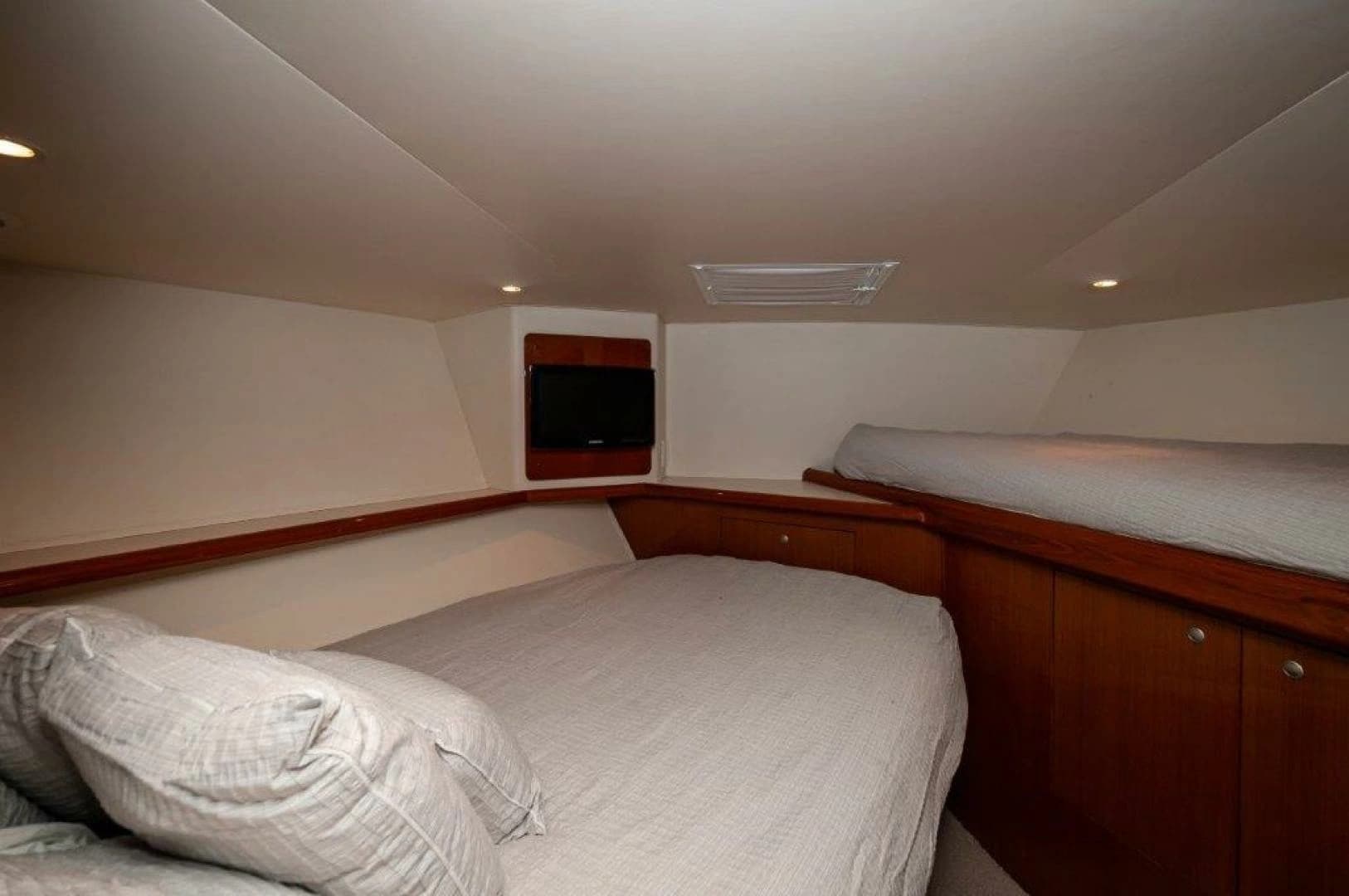 2001 Viking 61 Convertible - Image 22