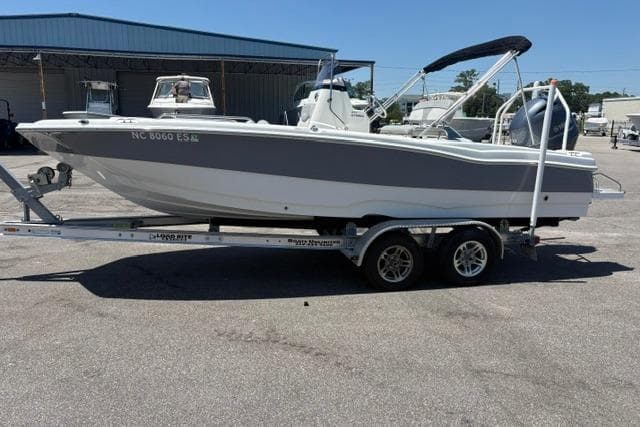 2021 NauticStar 211 Hybrid