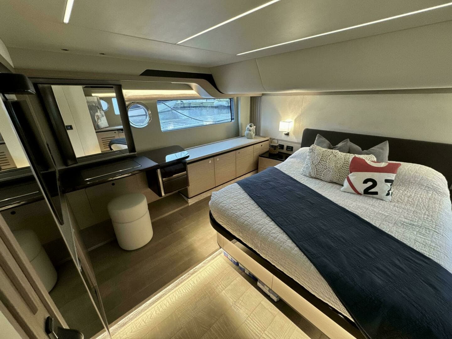 2023 Absolute 52 Navetta - Image 15