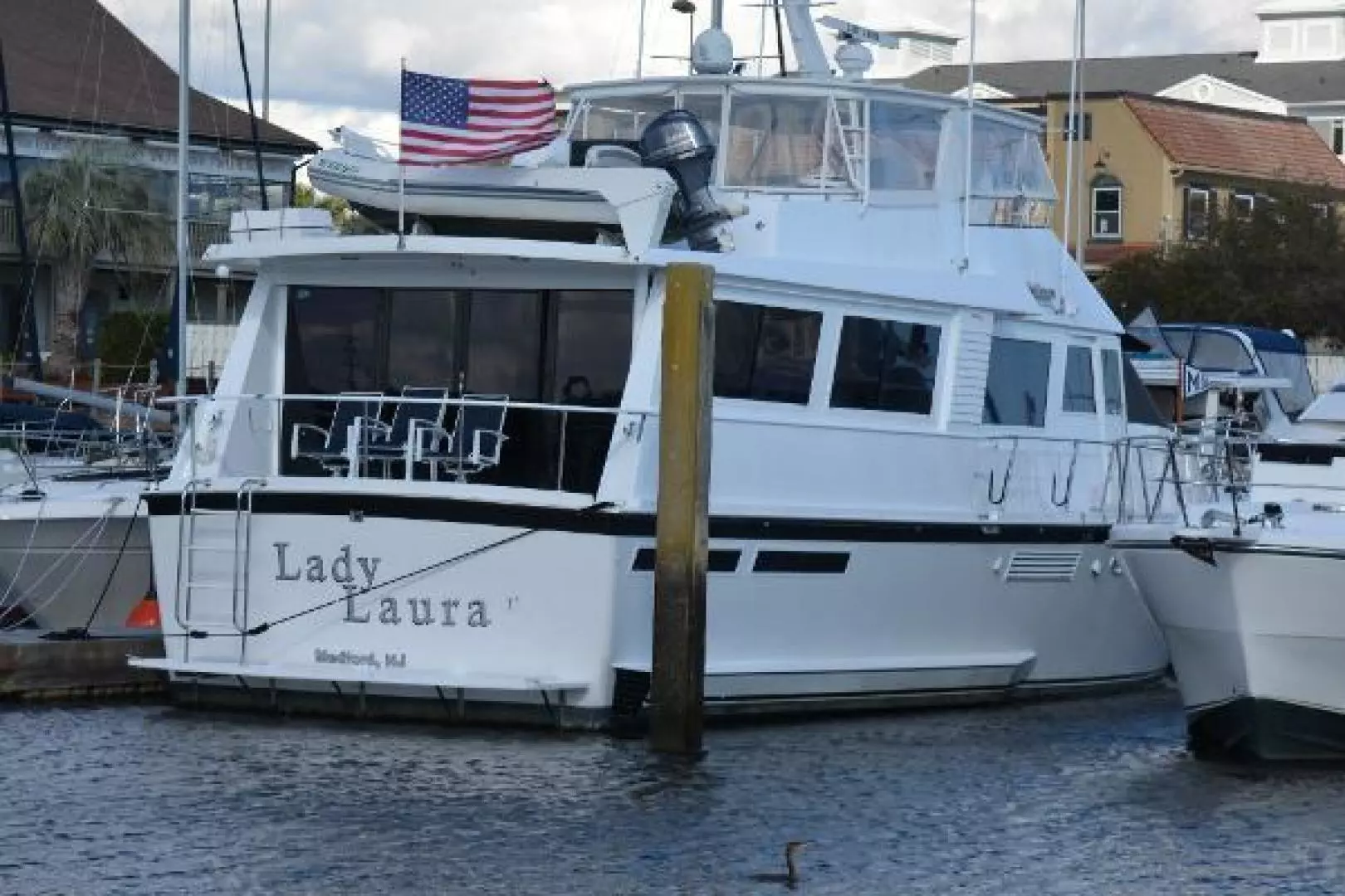 1989 Viking Motor Yacht - Image 6