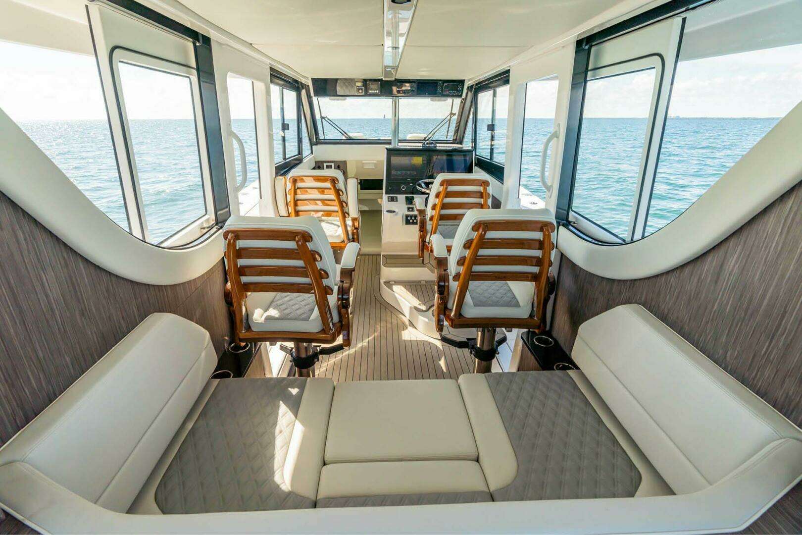 2026 Invincible 46 Pilothouse - Image 11