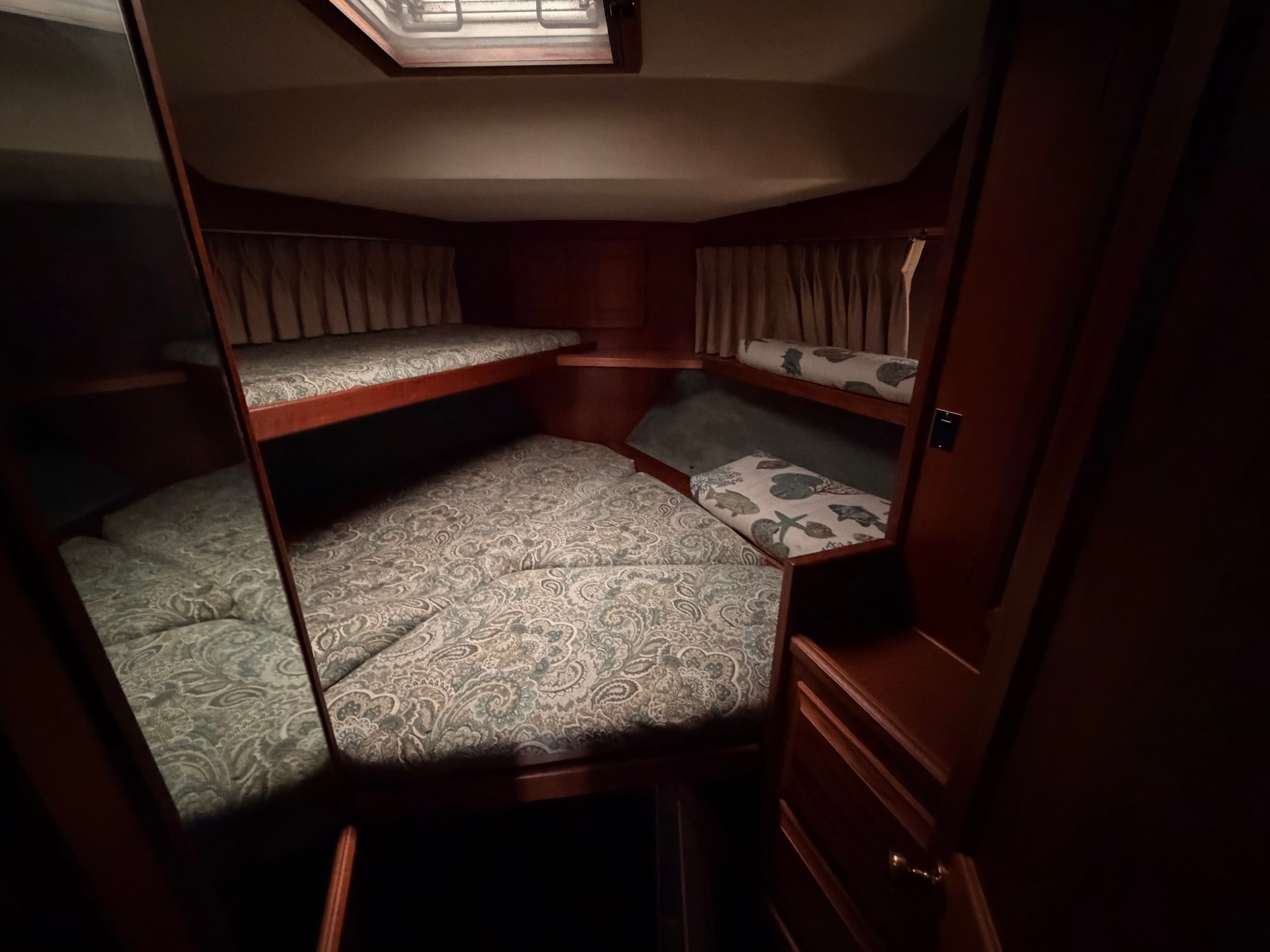 1987 Viking Dbl Cabin Motor Yacht - 58