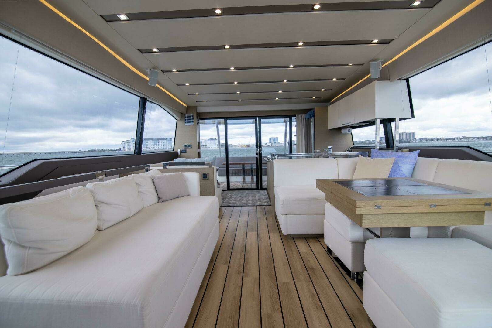 2018 Prestige 680 Flybridge - Image 6