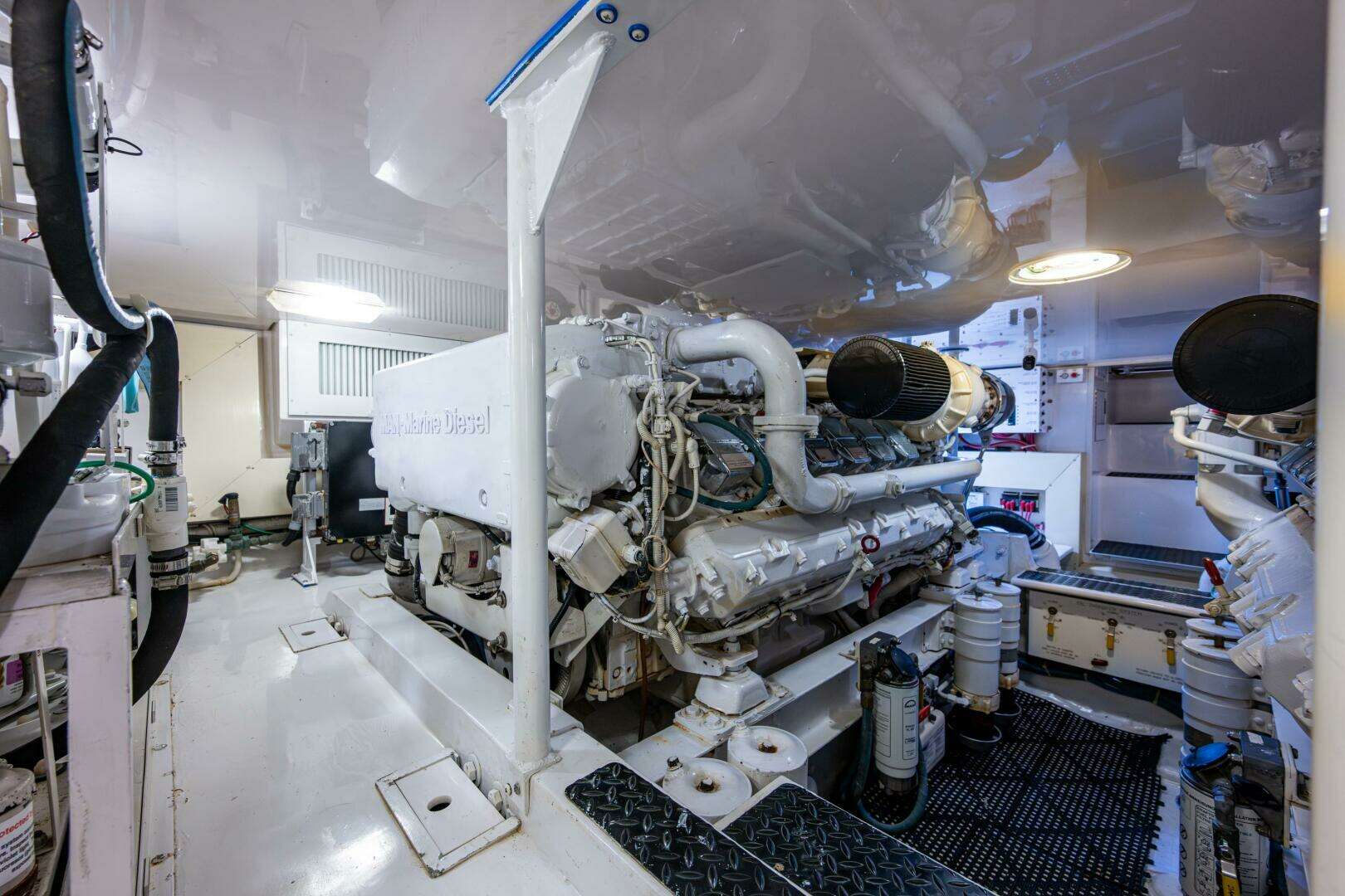 2006 Viking 52 Convertible - Image 29