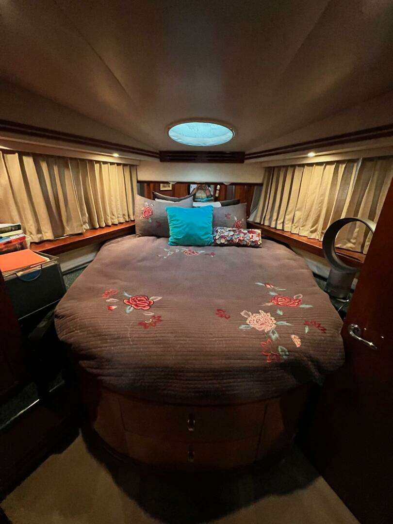 2000 Carver 506 Motor Yacht - Image 20