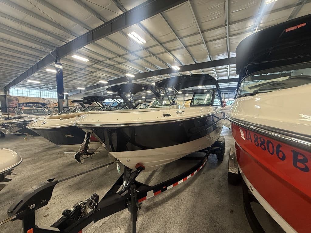 2025 Sea Ray SDX 270 Surf