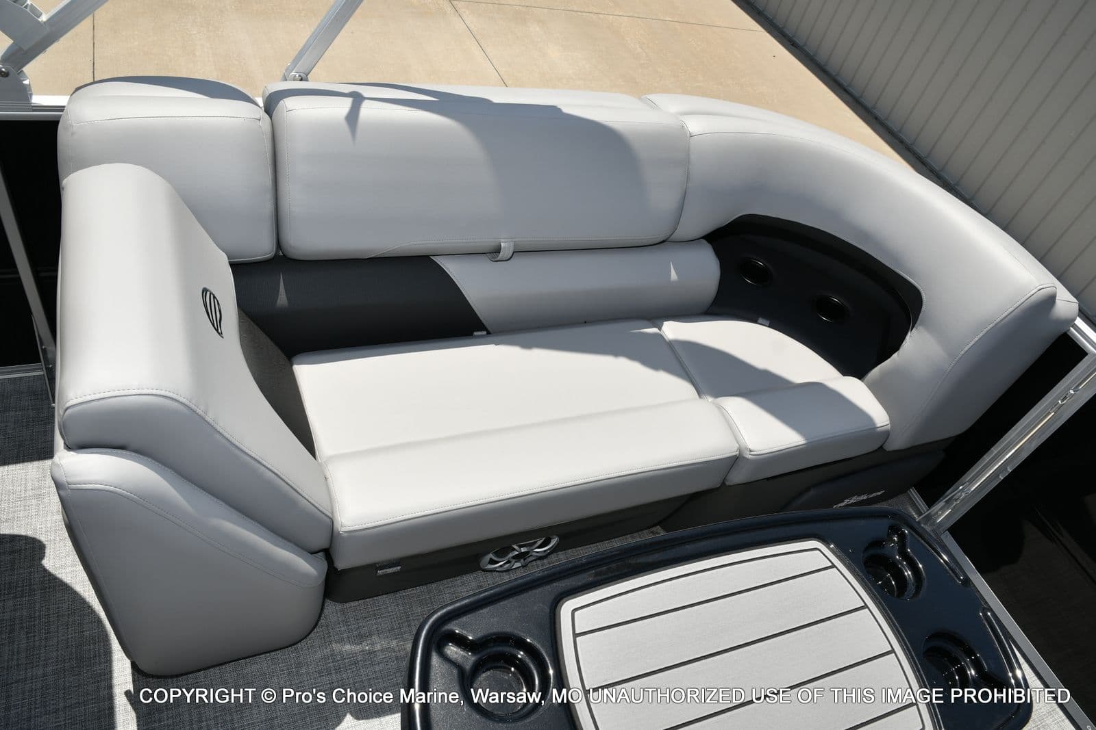 2026 Sun Tracker PARTY BARGE 22 XP3 w/200HP 4 Stroke - 11