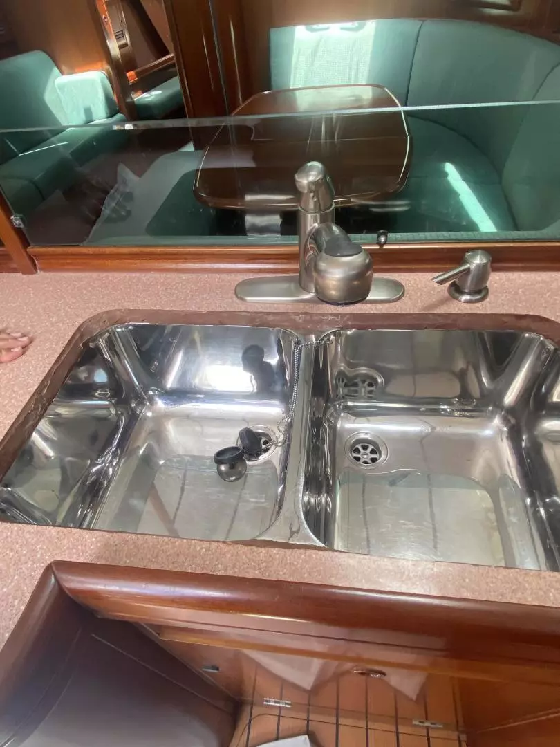 2004 Beneteau 473 - Image 29