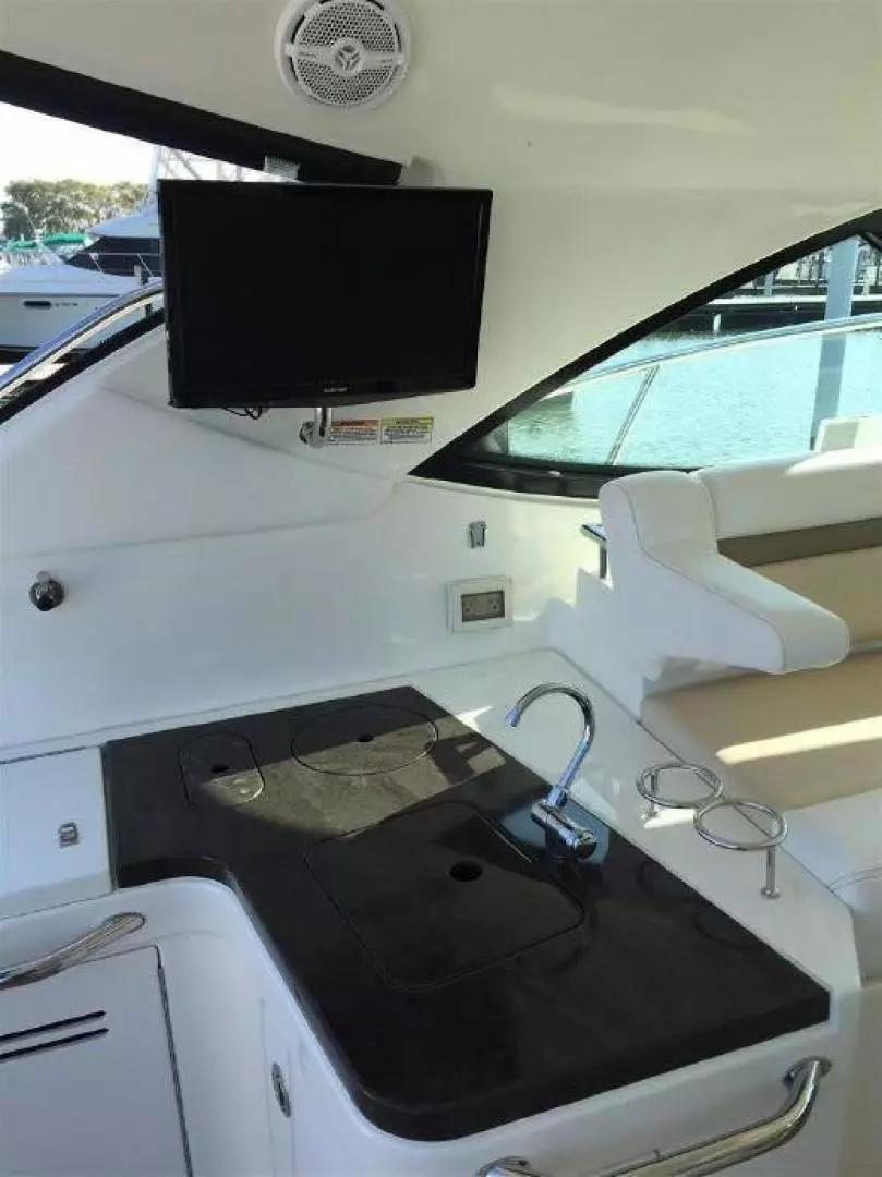 2013 Sea Ray Sundancer - Image 17