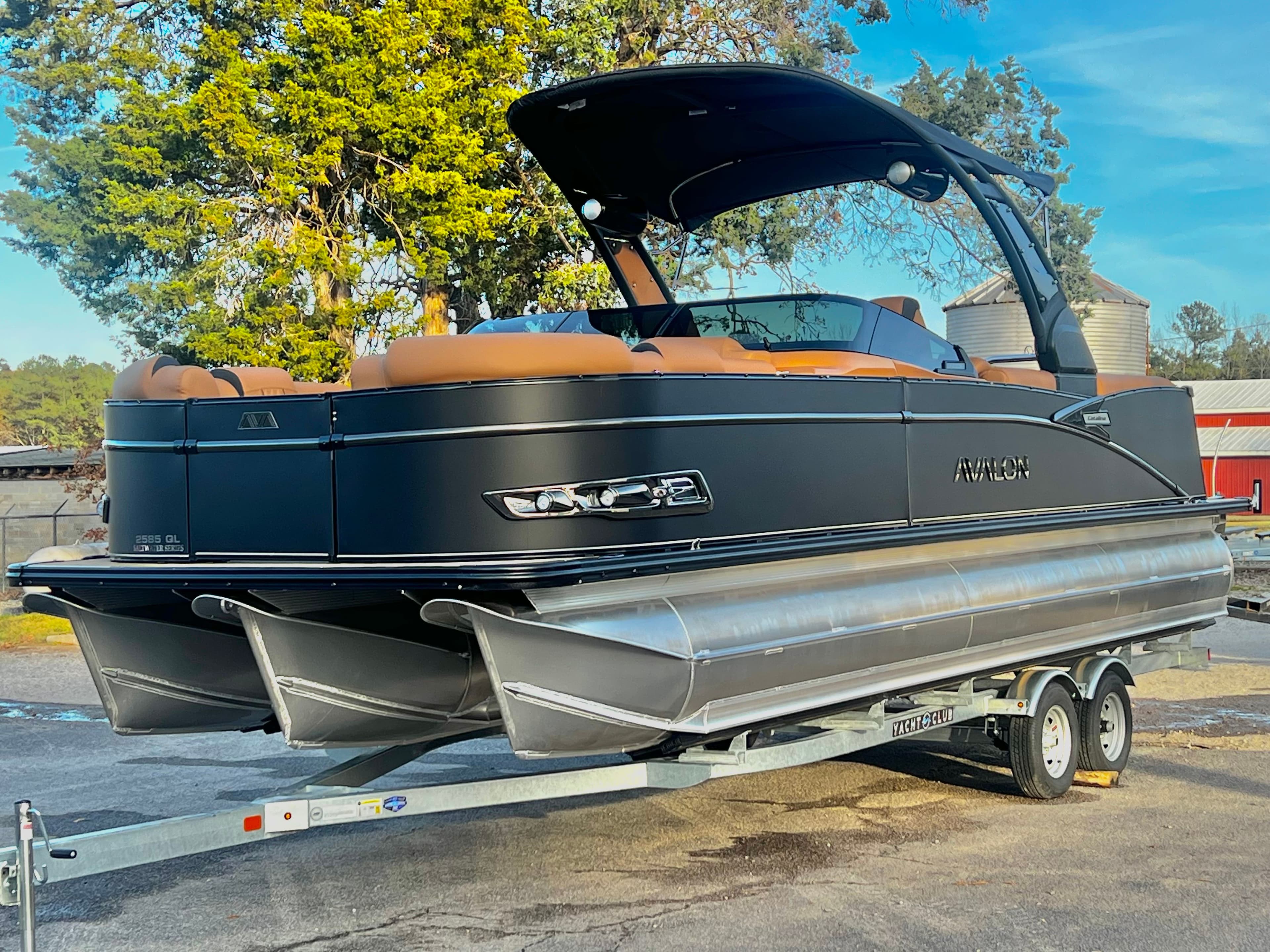 2026 Avalon Catalina 25' Quad Lounge Windshield Triple-Toon