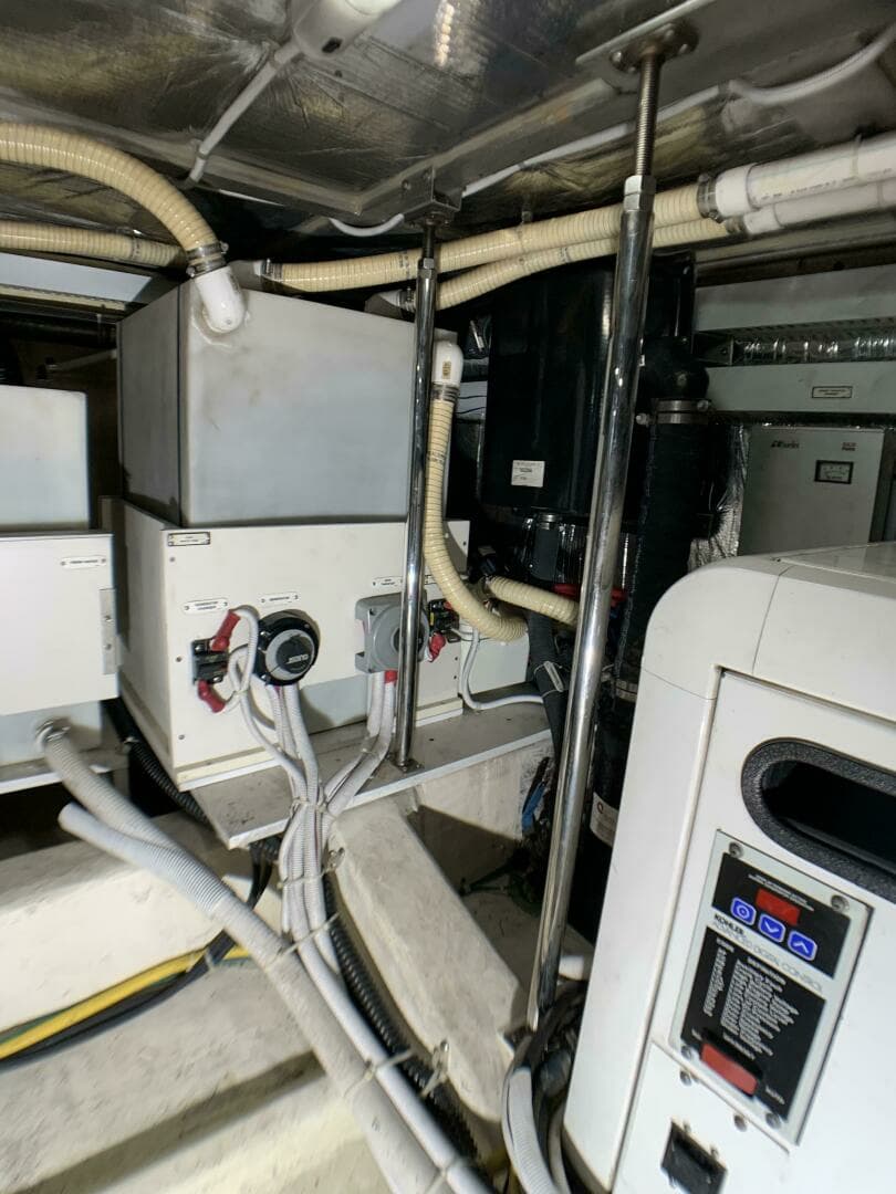 2006 Carver 56 Voyager - Image 35