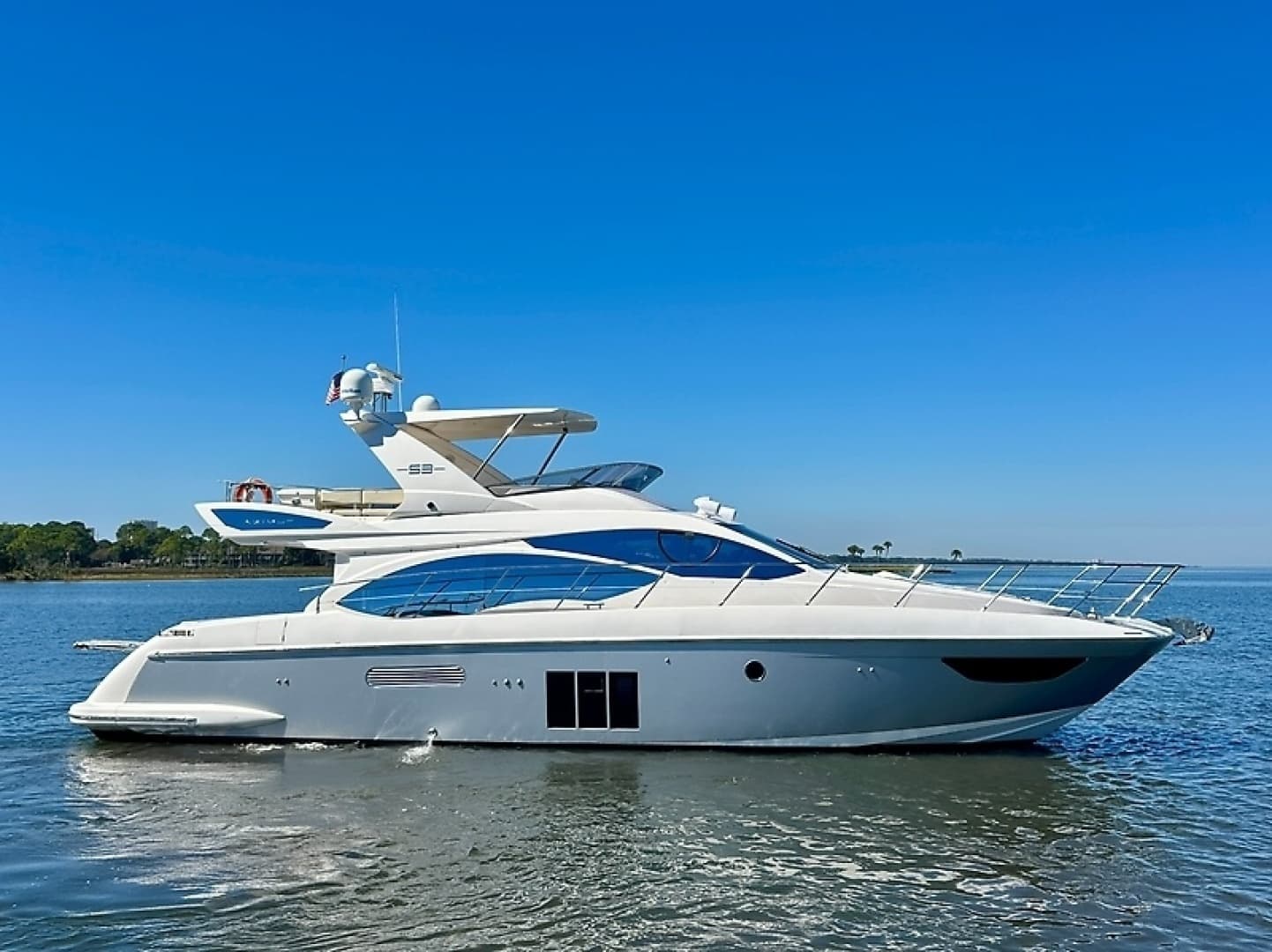2011 Azimut FlyBridge - Image 3