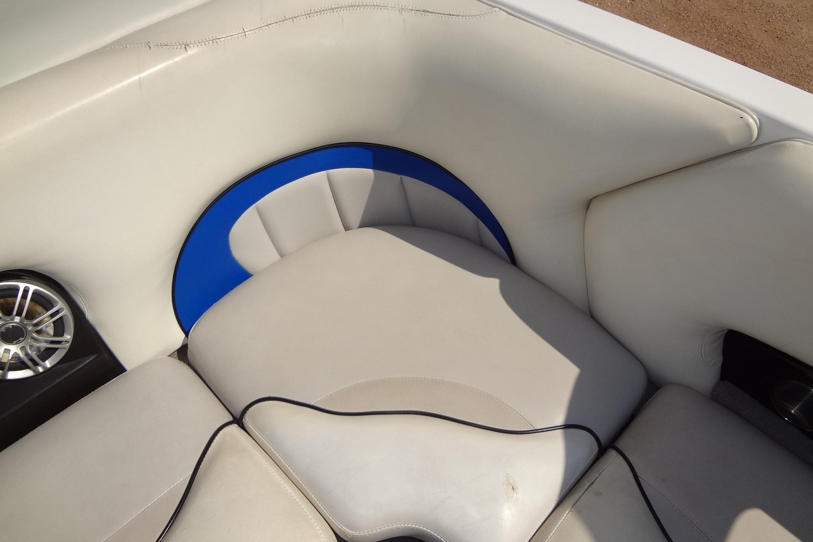 2007 Malibu Wakesetter 23 LSV interior seating with speaker and blue accent.