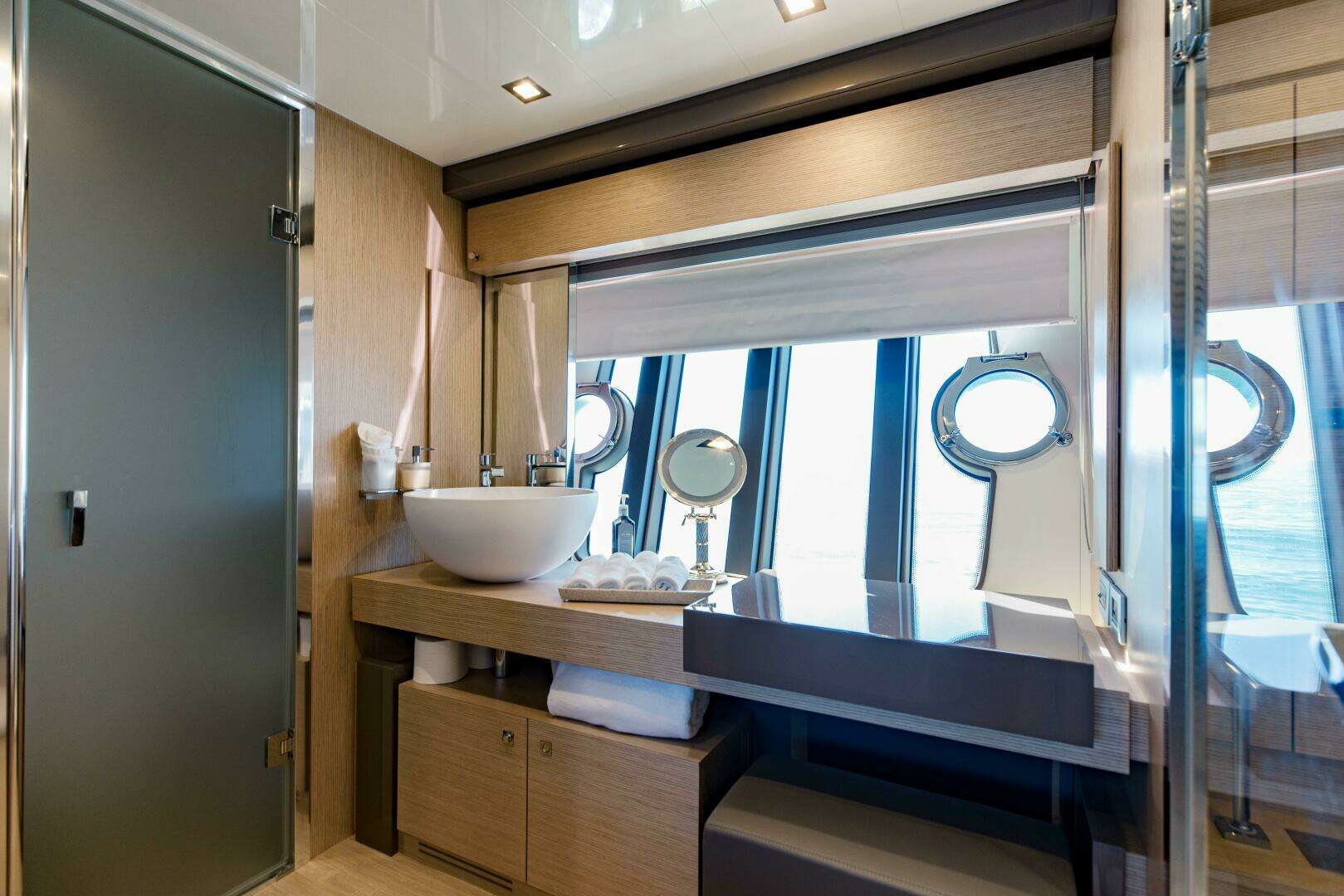 2017 Ferretti Yachts 750 - Image 78