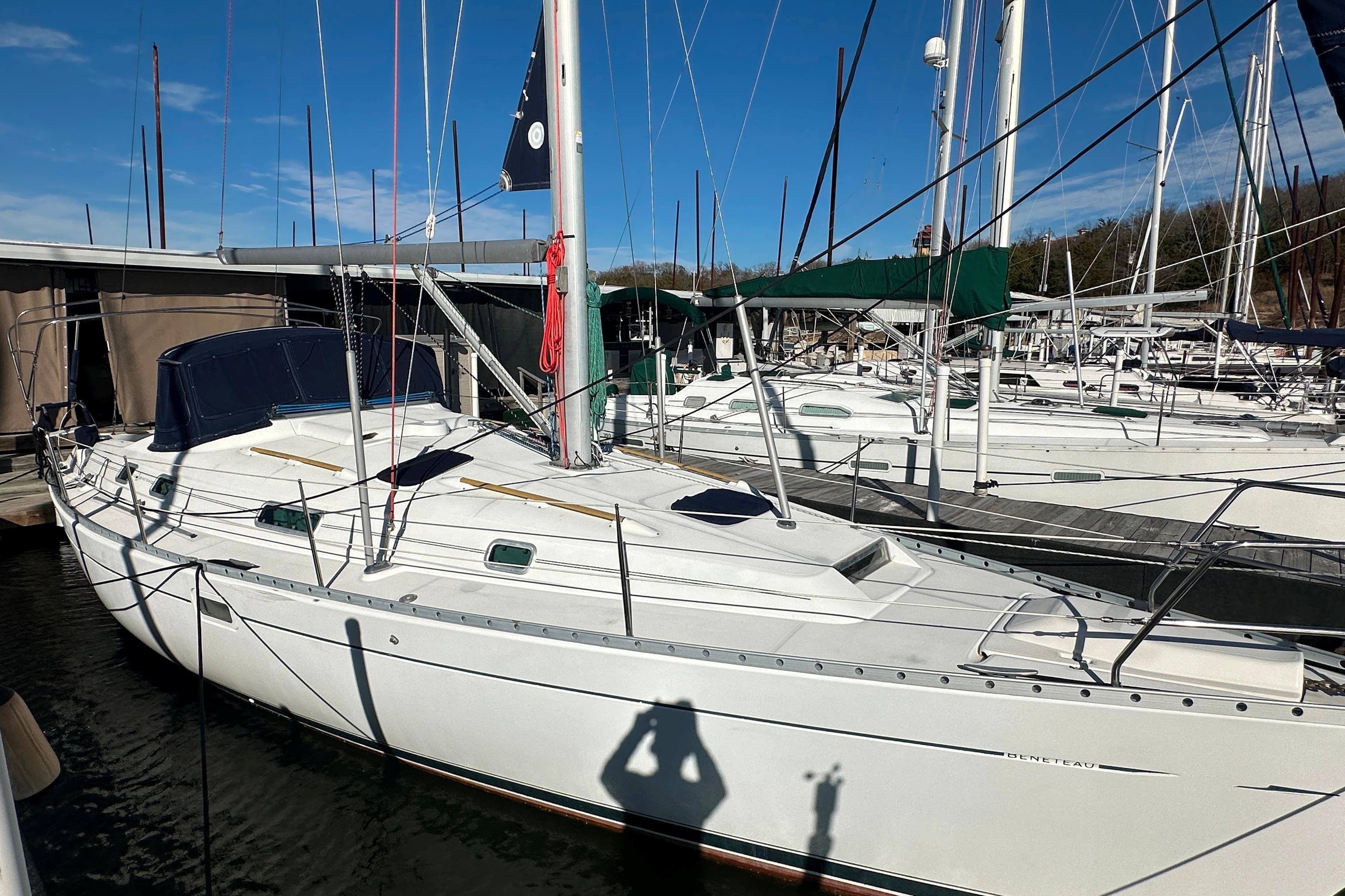 2001 Beneteau 381
