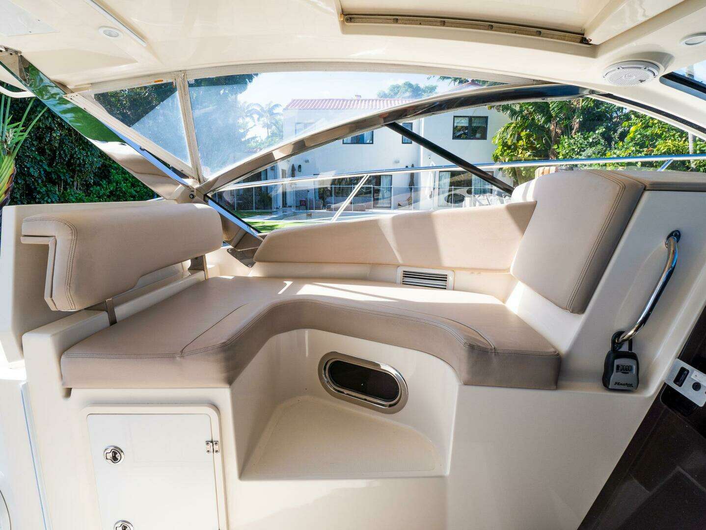 2014 Pursuit SC 365i - Image 10