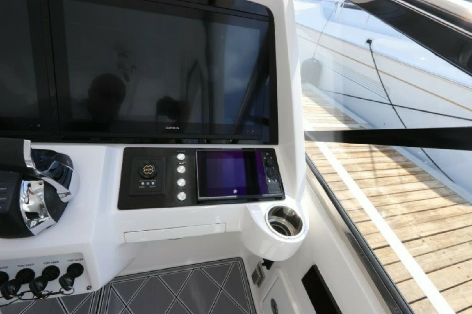 2019 Intrepid 475 Sport Yacht - Image 32