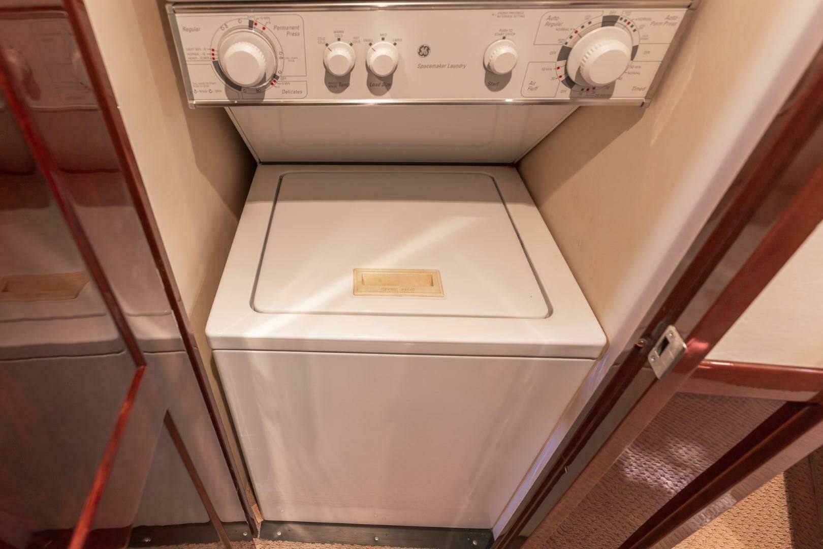 2008 Sea Ray 58 Sedan Bridge - Image 39