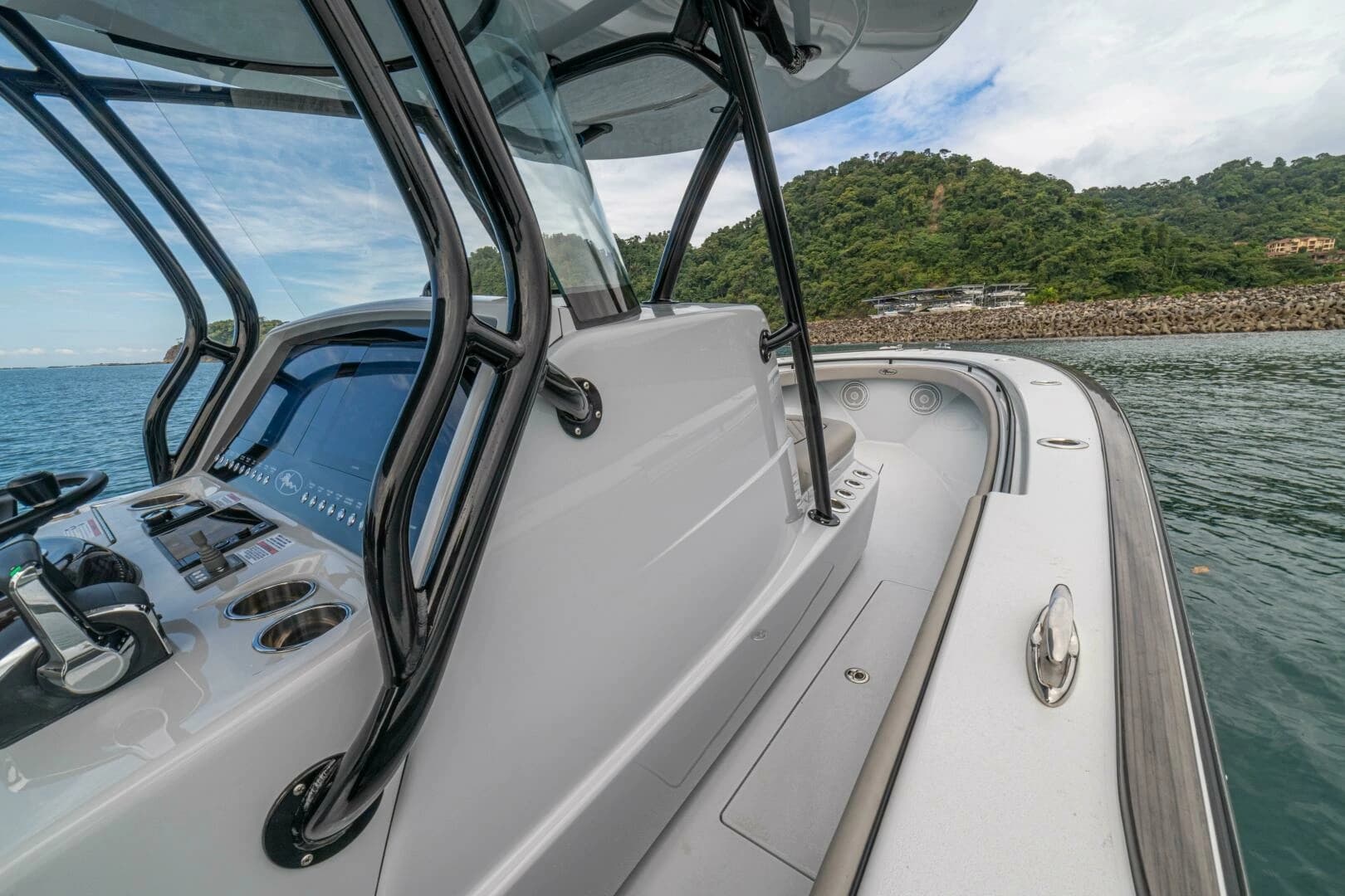 2024 Valhalla Boatworks V-33 - Image 27