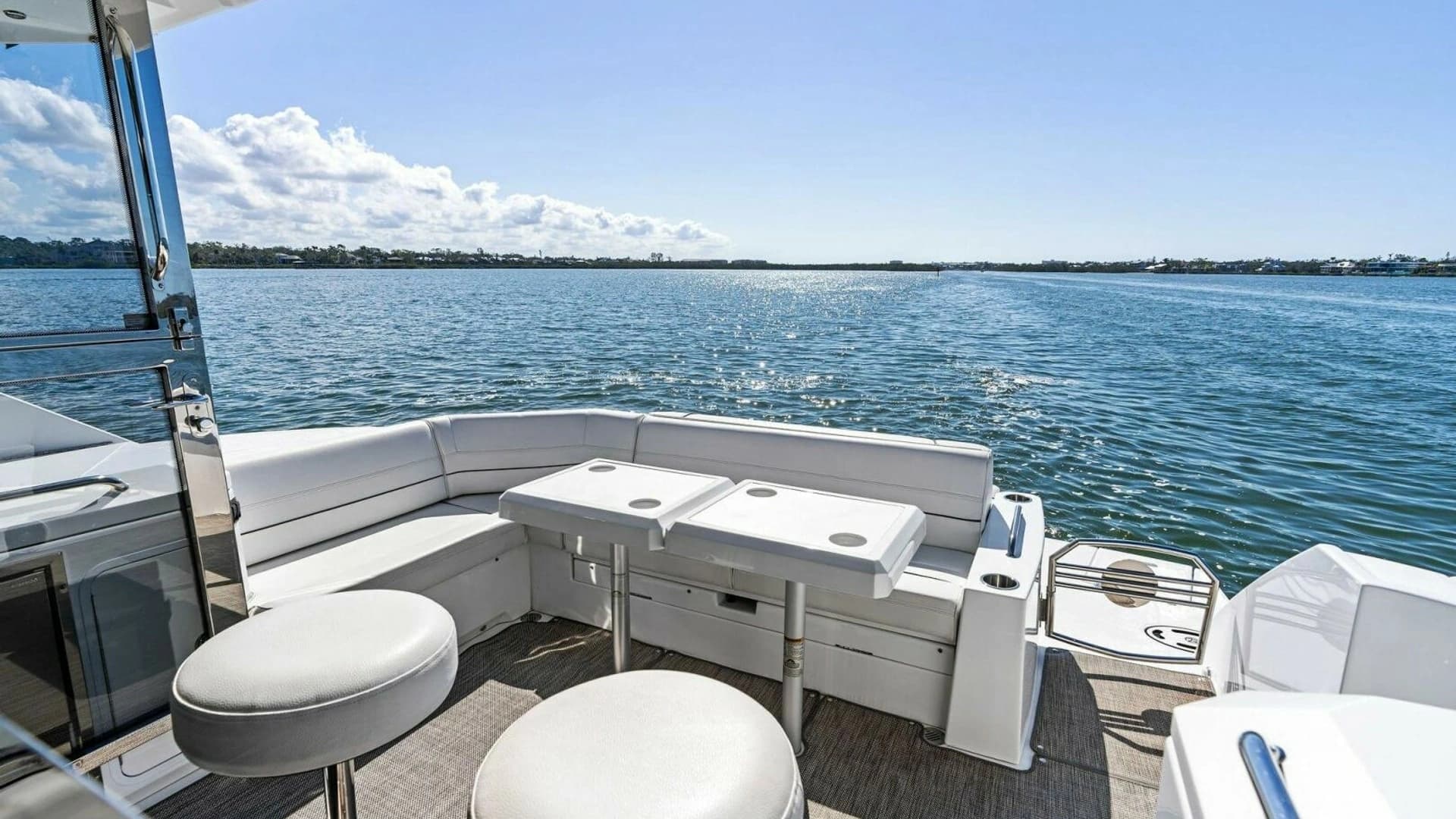 2019 Cruisers Yachts 45 Cantius - Image 29