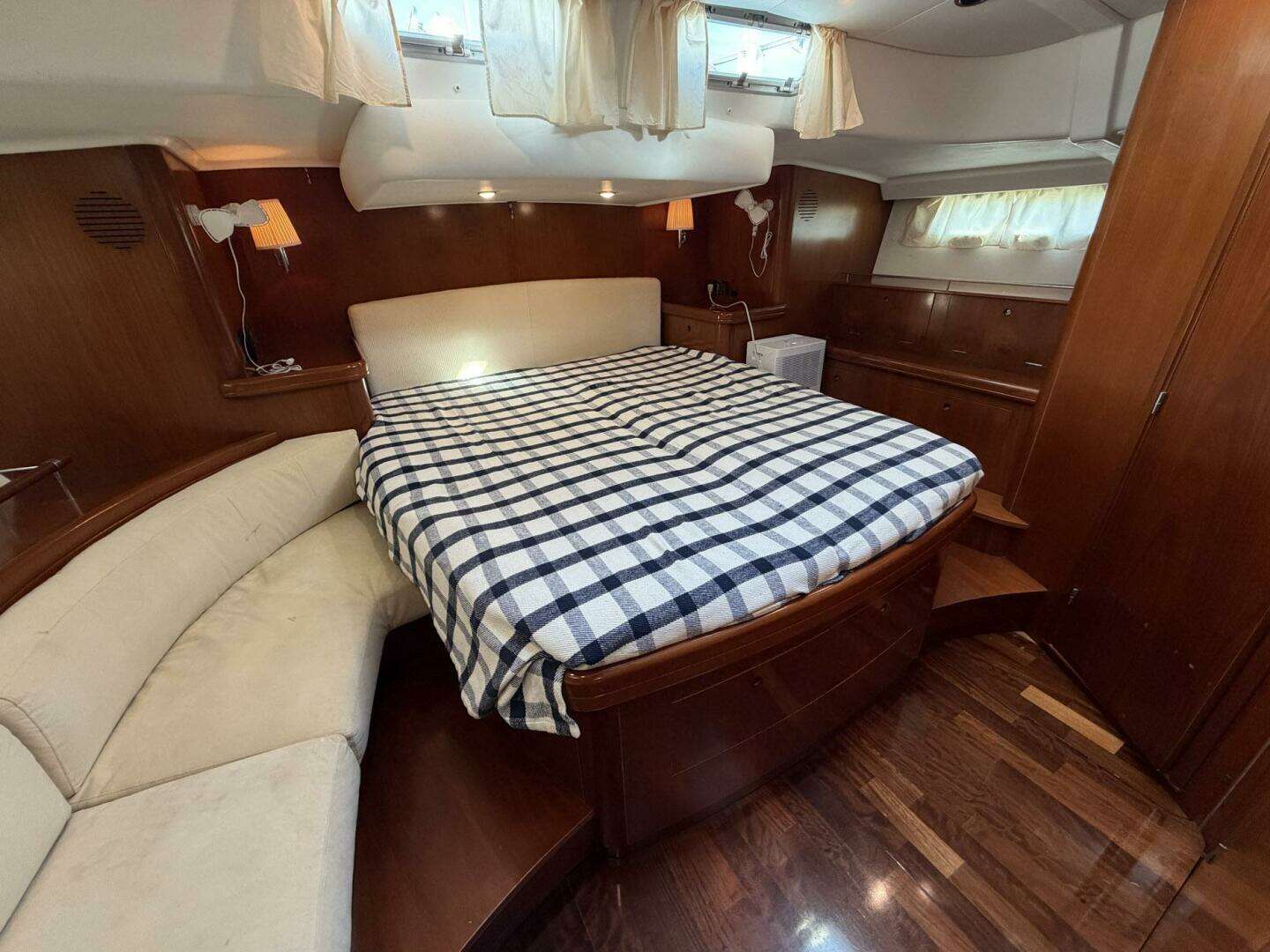 2004 Beneteau 57 Center Cockpit - Image 54
