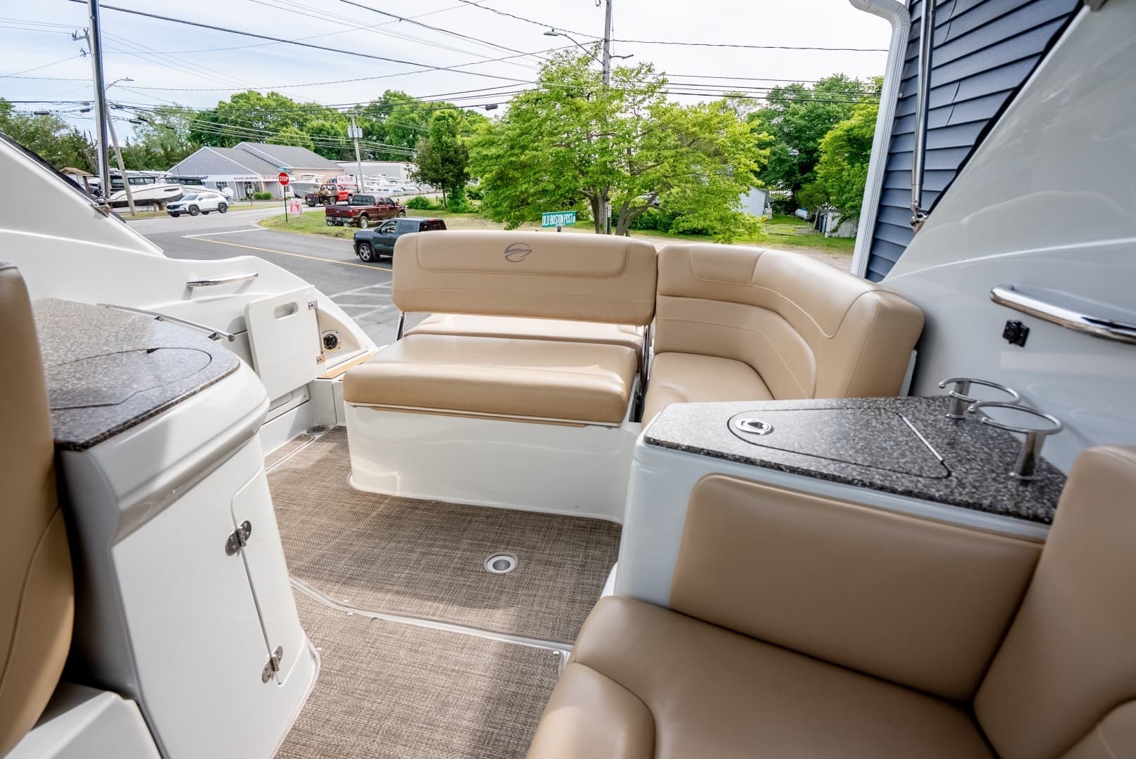 2016 Crownline 294 CR - Image 9