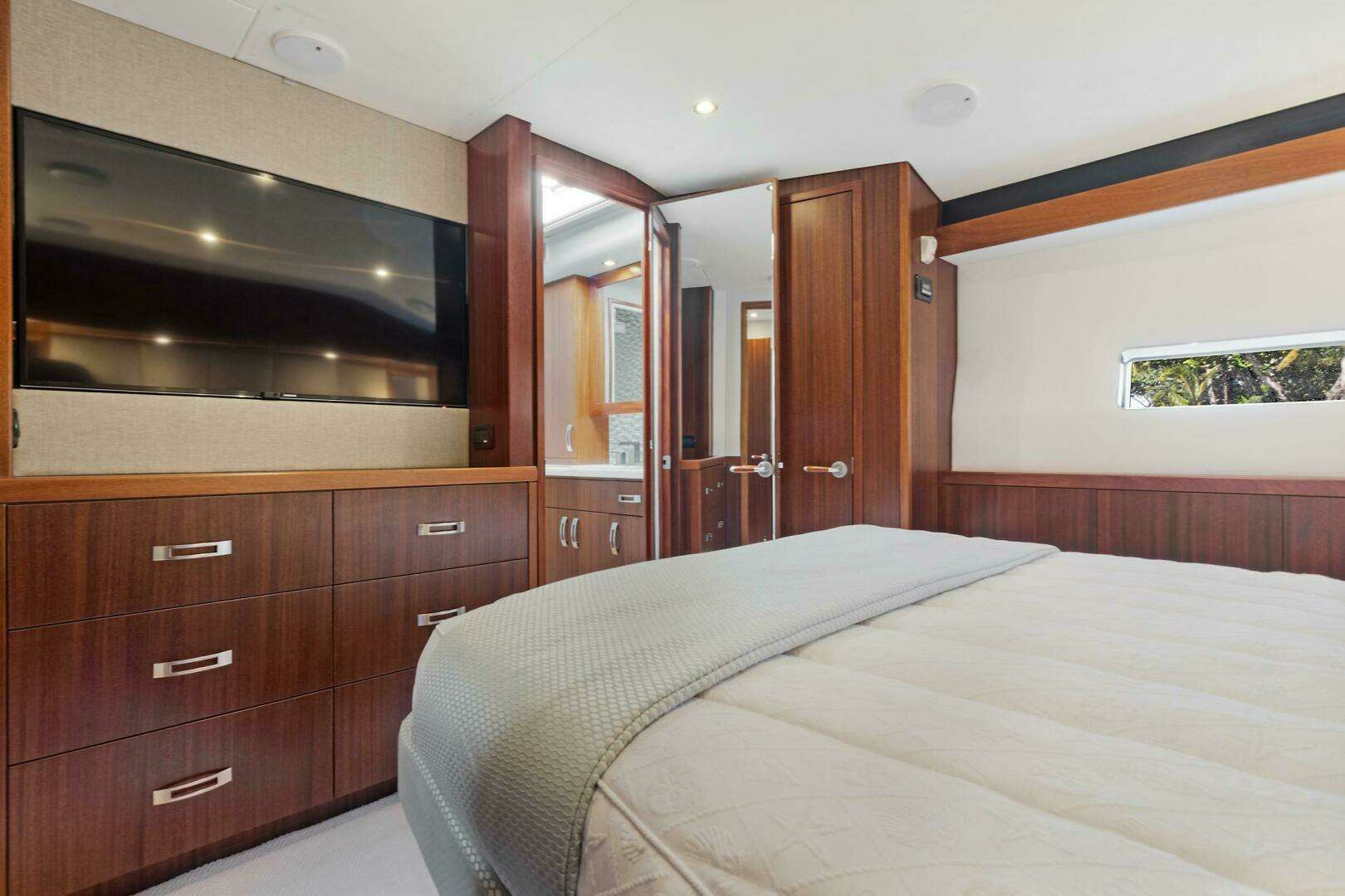 2016 Hatteras GT63 - Image 56