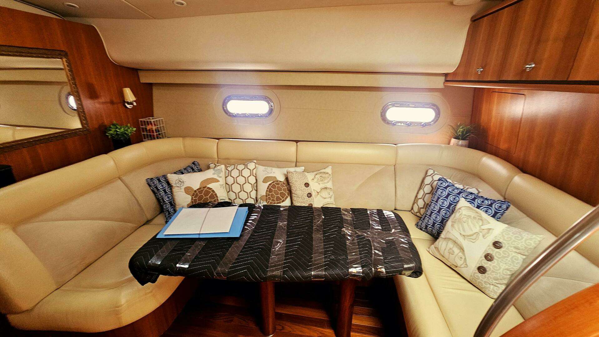 2006 Tiara Yachts 4300 Sovran - Image 26