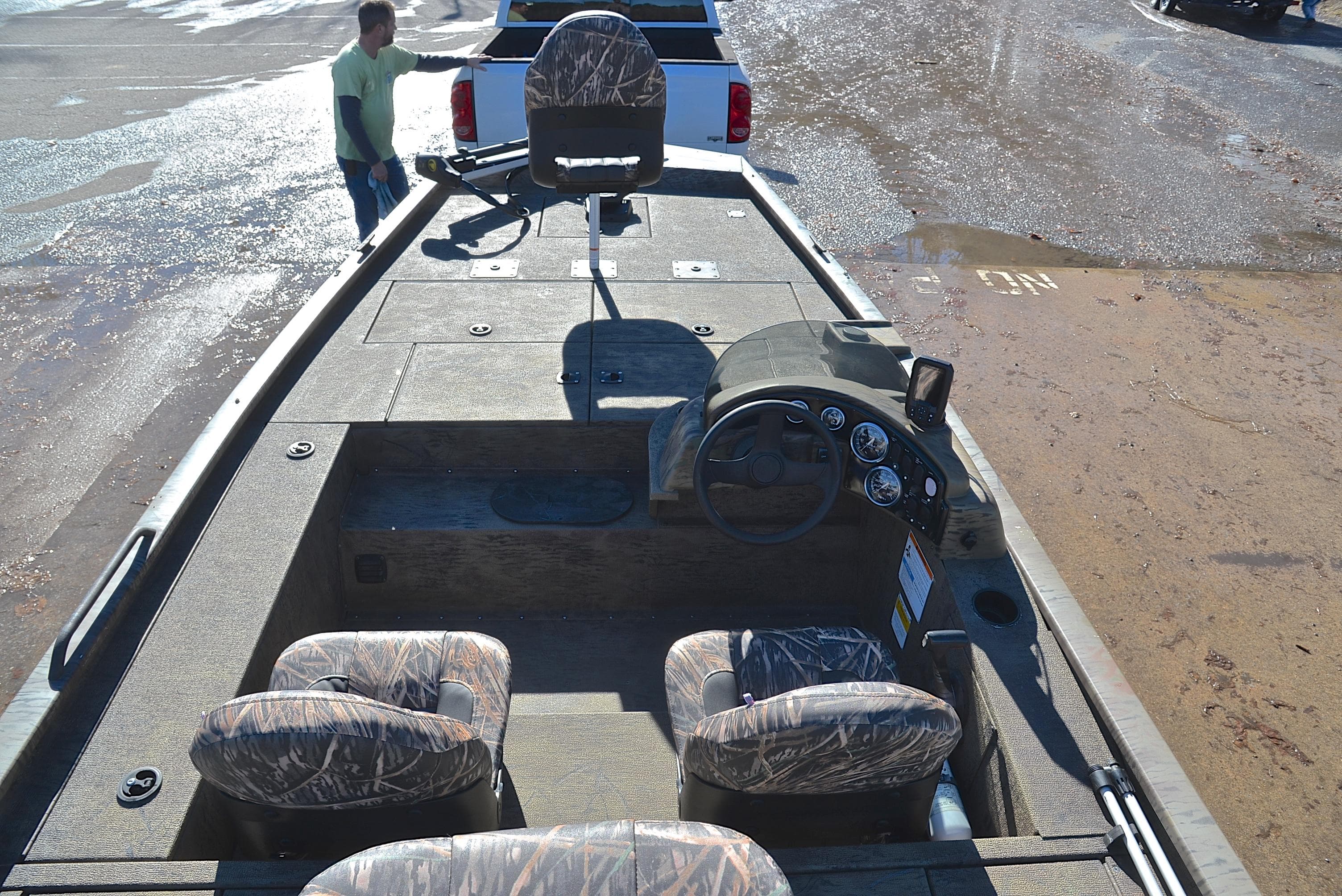 2016 G3 Eagle 176 boat interior with camo seats and steering console.
