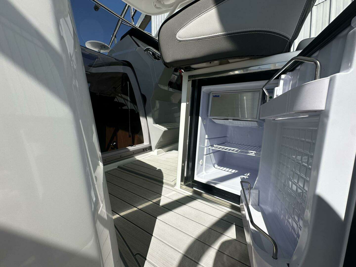 2024 Jeanneau 9.0 Leader - Image 33