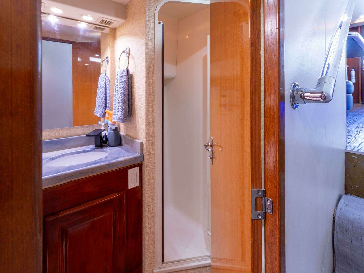 1998 Viking 58 Convertible - Image 34
