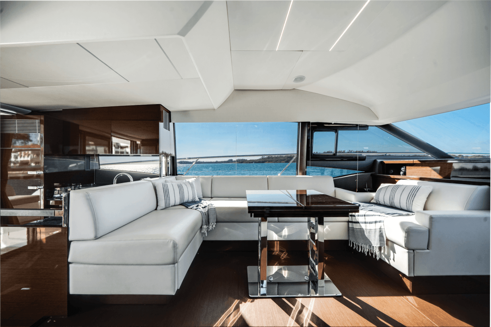 2020 Prestige 520 FLYBRIDGE - Image 35