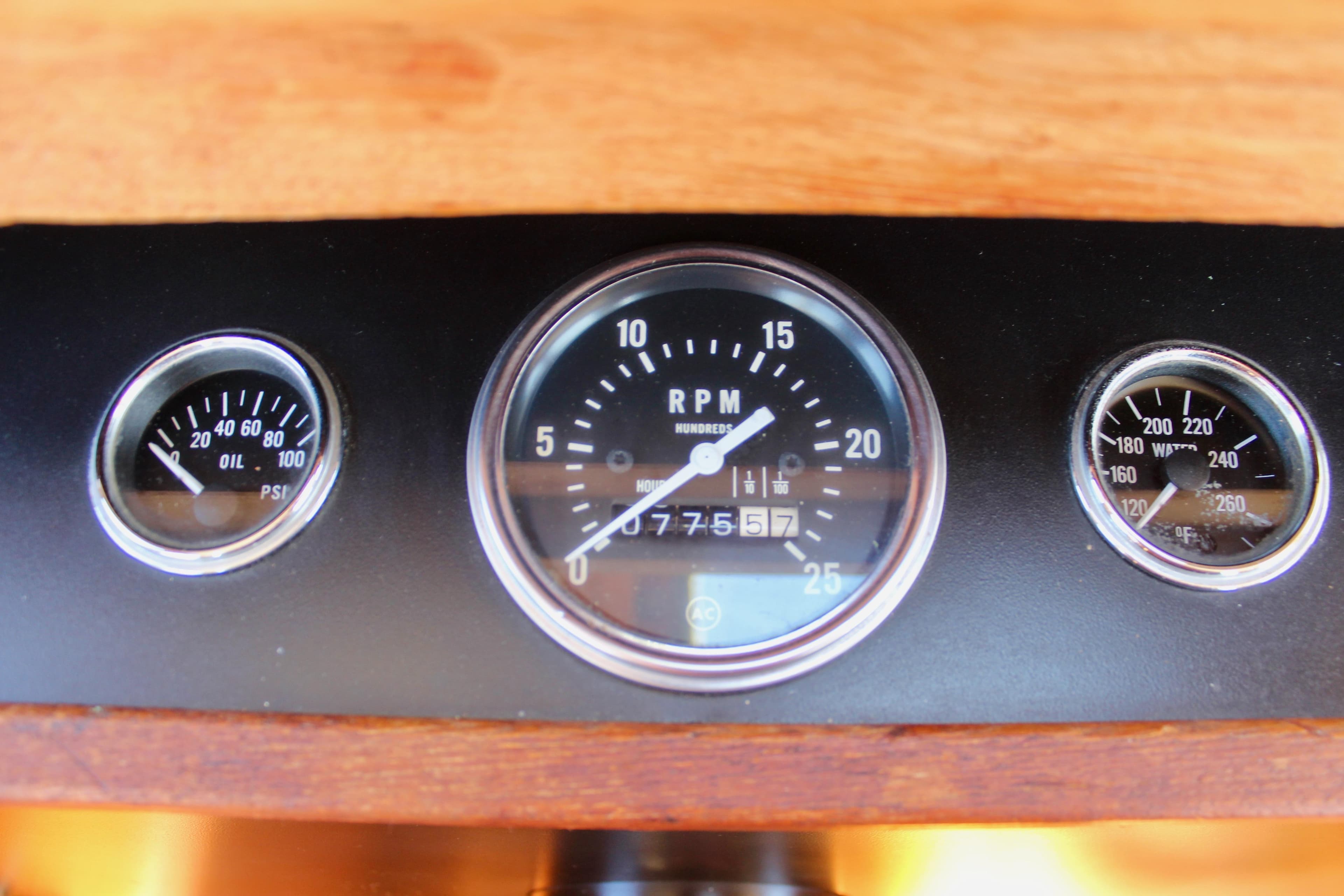 1972 Fisher 30 dashboard gauges displaying RPM, oil pressure, and temperature readings.