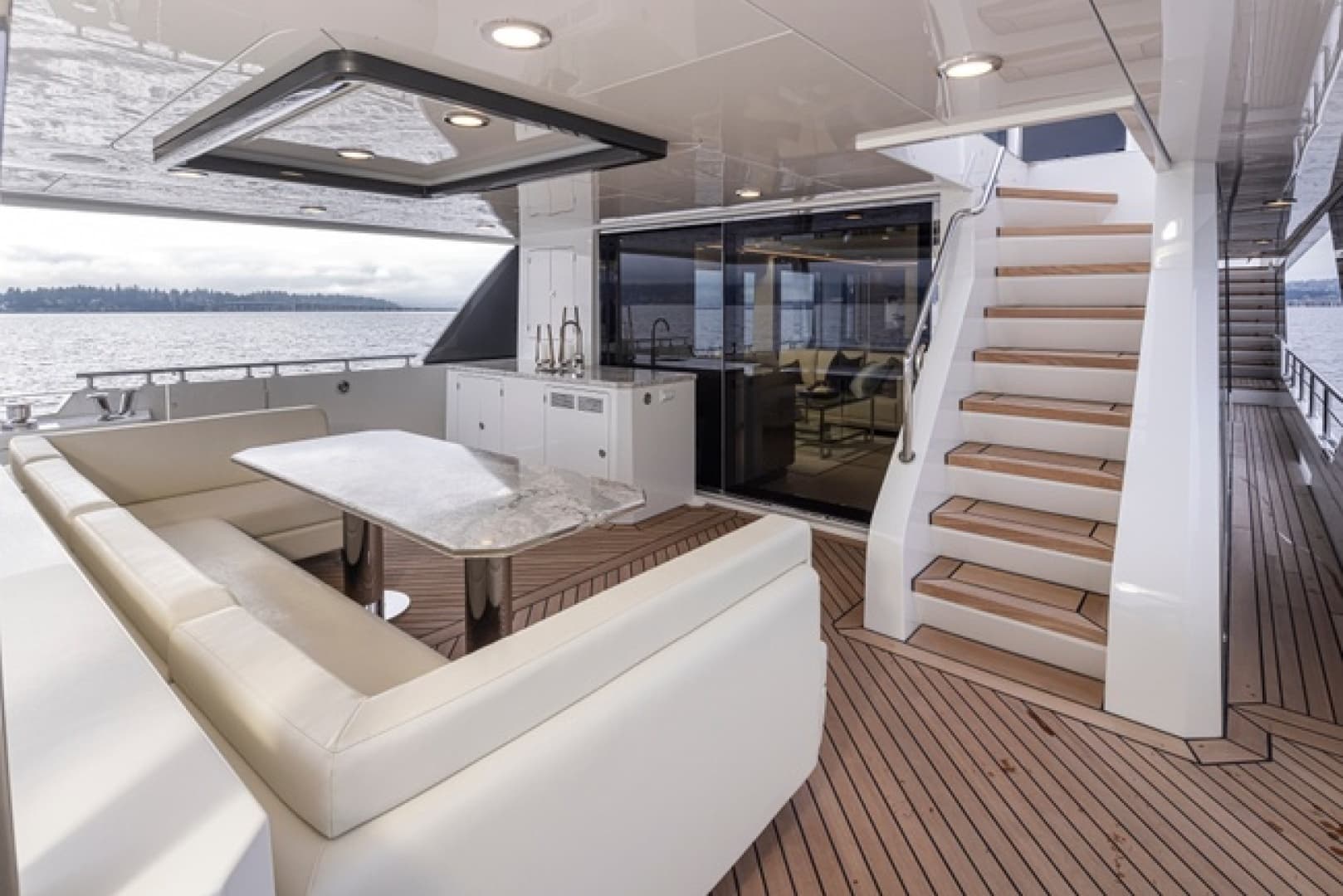 2027 Ocean Alexander 27R - Image 10