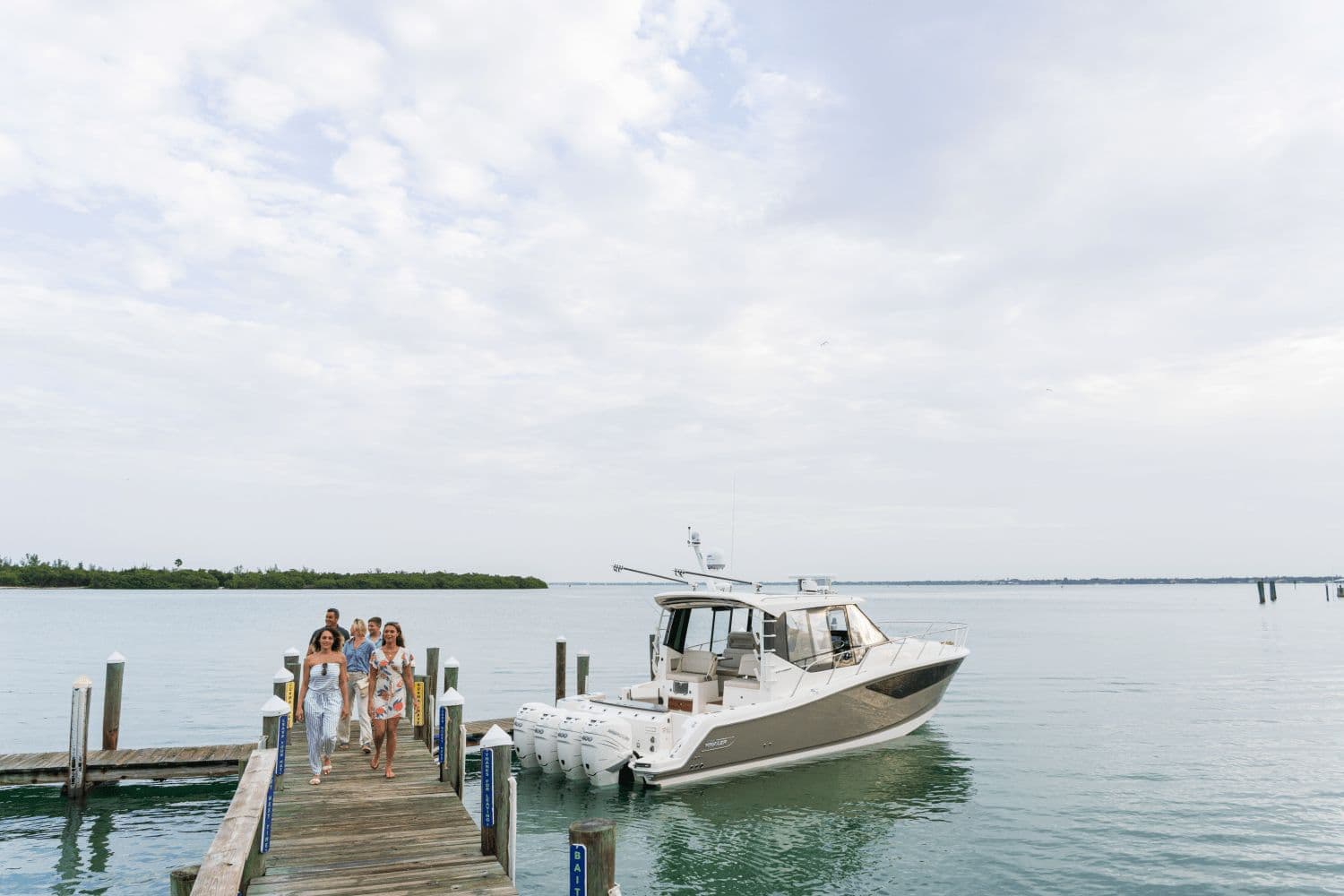 2026 Boston Whaler 405 Conquest - 9