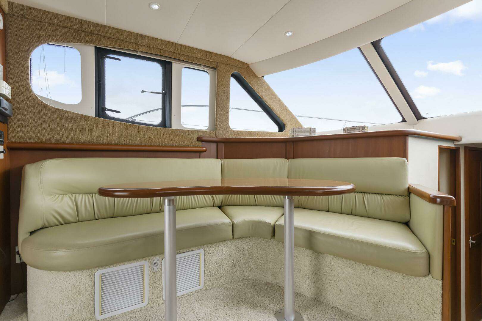 2005 Silverton 34 Convertible - Image 16