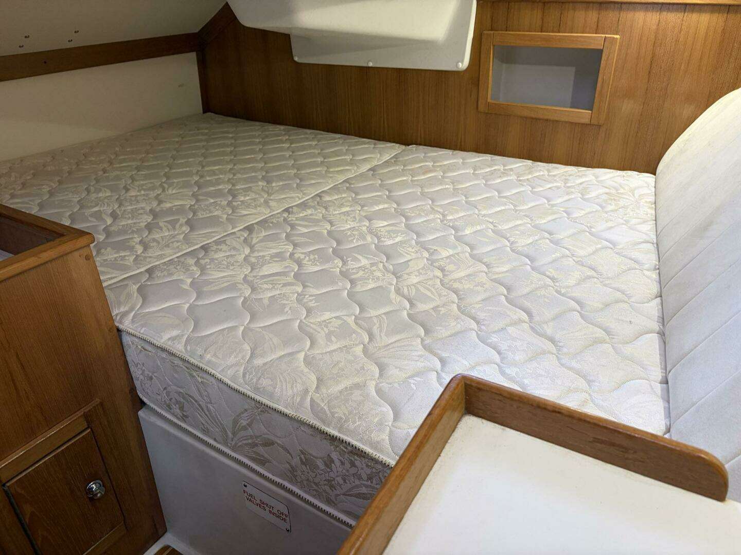 2004 Catalina 350 - Image 38