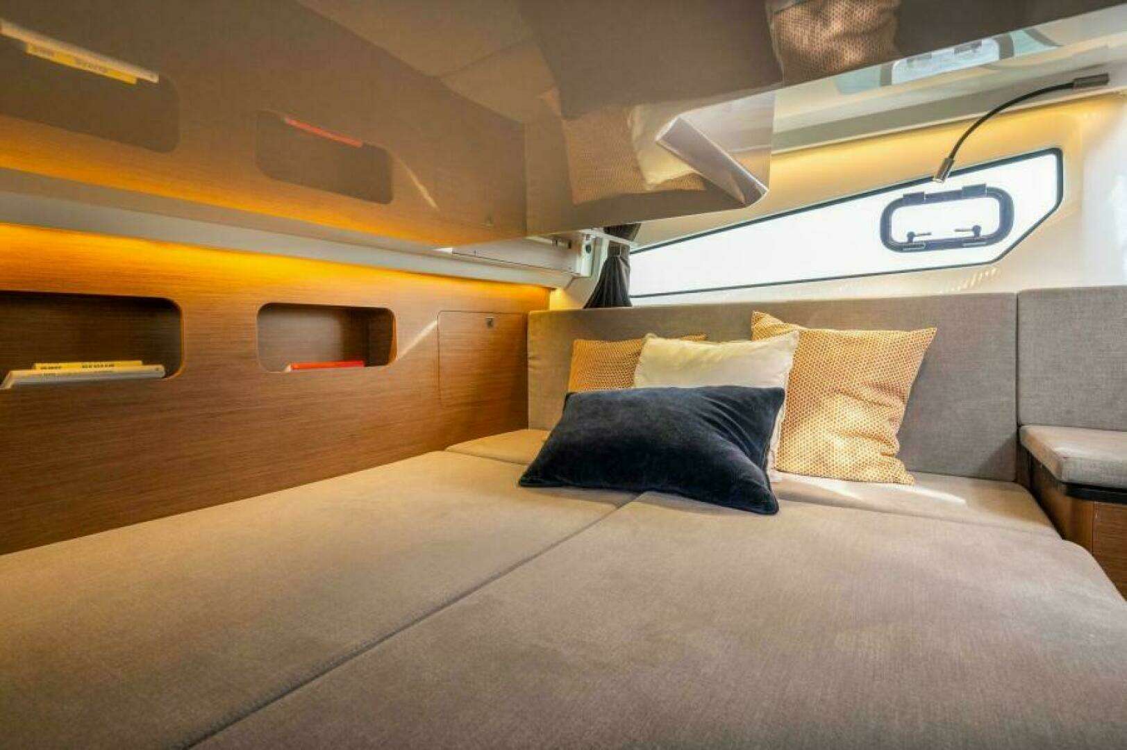 2026 Beneteau Antares 11 - Image 12
