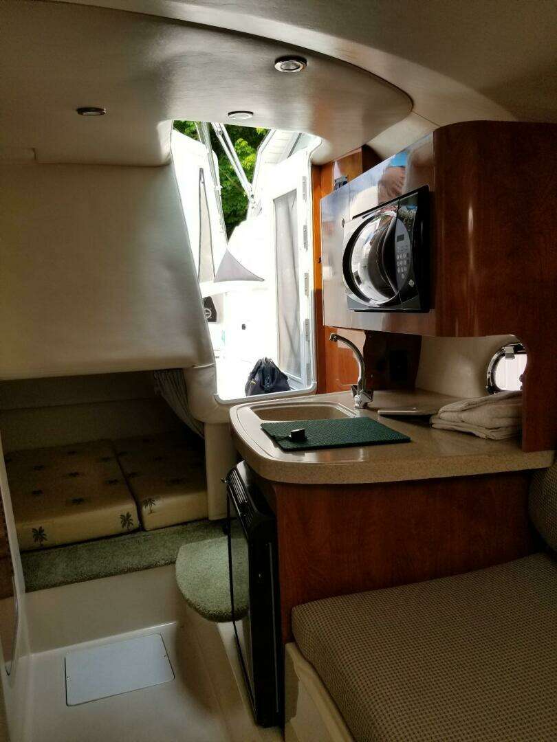 2004 Four Winns 248 Vista - Image 14