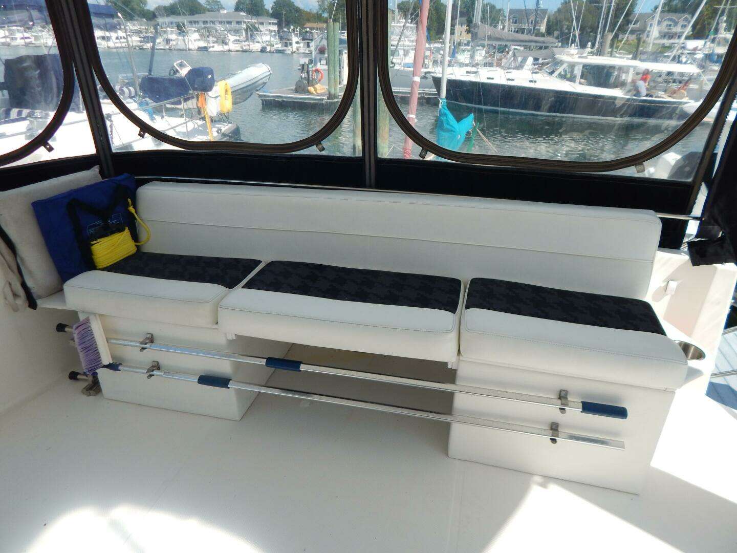 2005 Meridian 408 Motor Yacht - Image 32