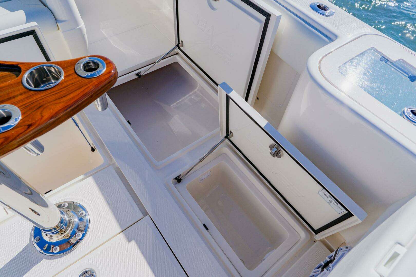 2025 SeaVee 370z - Image 29