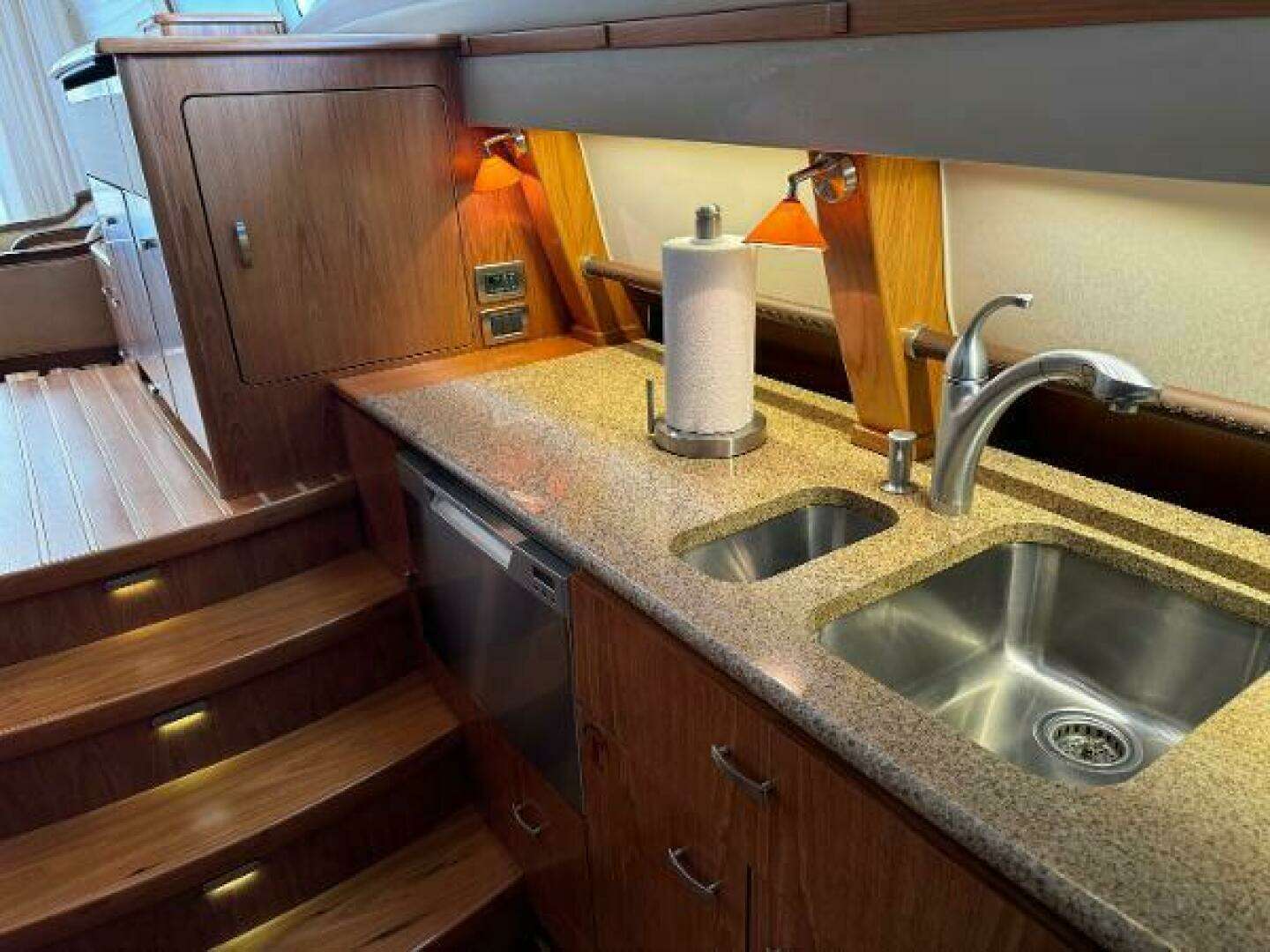 2010 Tiara Yachts 5800 Sovran - Image 47